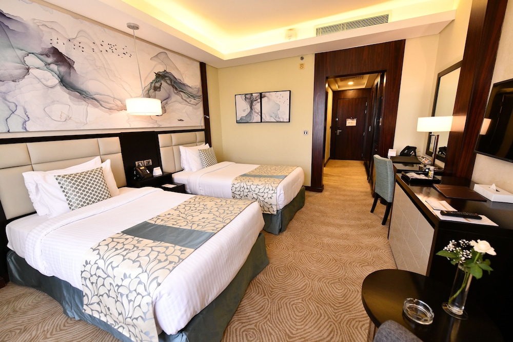 Deluxe Twin Room, City View - Photo 2