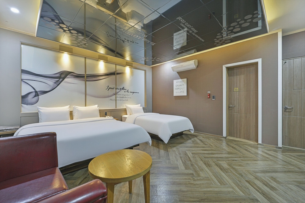Premium Twin Room photo 1