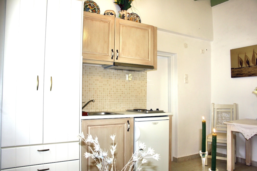 Studio (Asterias) photo 3