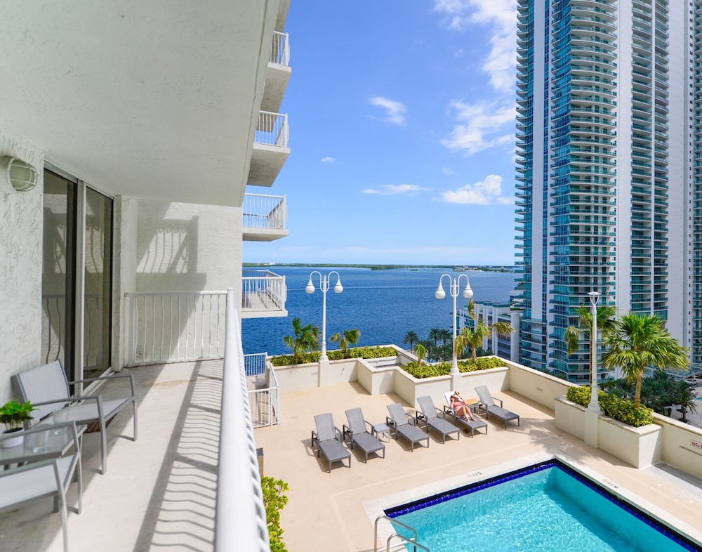 Luxury Condo, 1 Bedroom, Balcony, City View photo 3