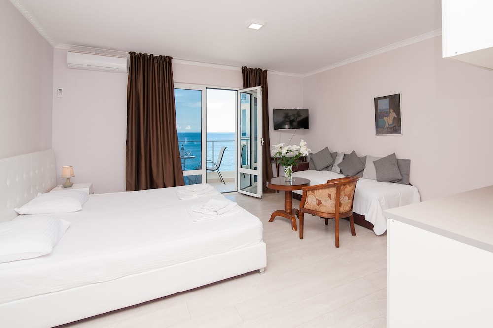 Deluxe Studio Suite, Balcony, Sea View