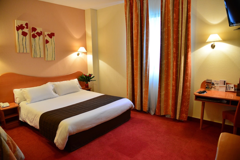 Quadruple Room - Photo 1