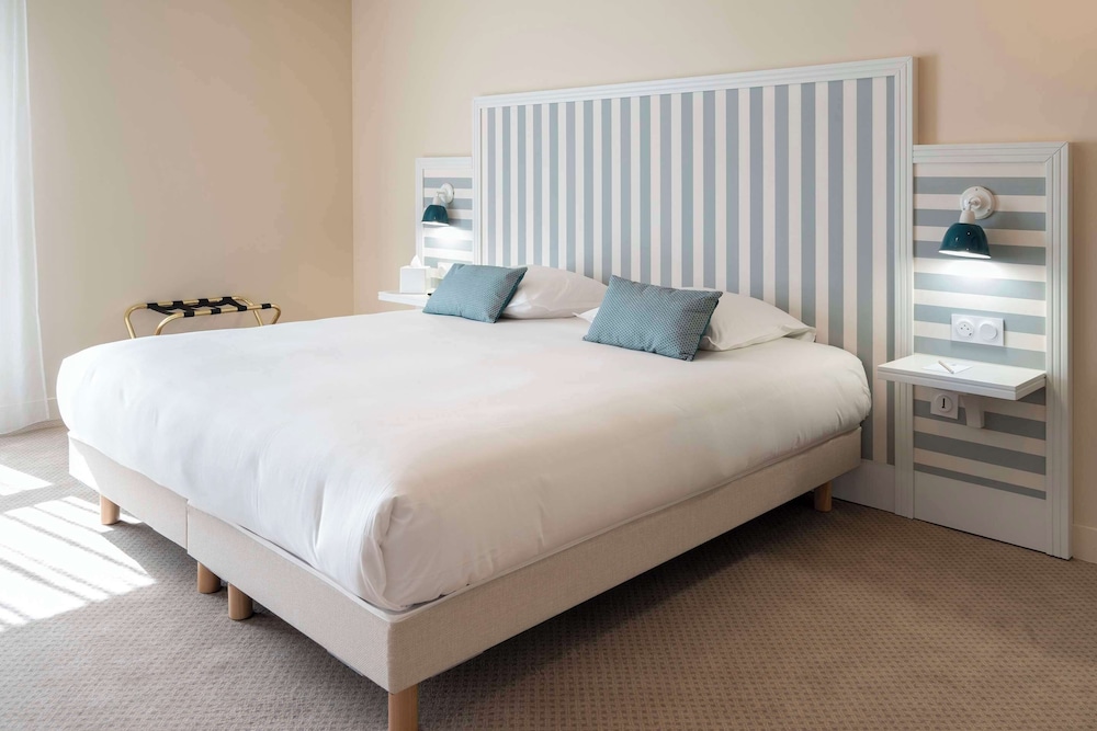 Standard Room, 1 King Bed, Non Smoking photo 1