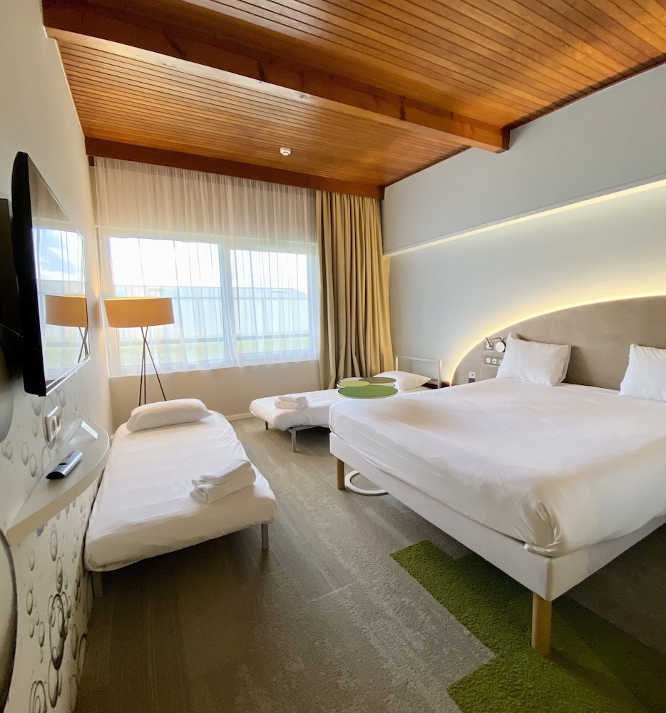 Standard Suite, Multiple Beds photo 2