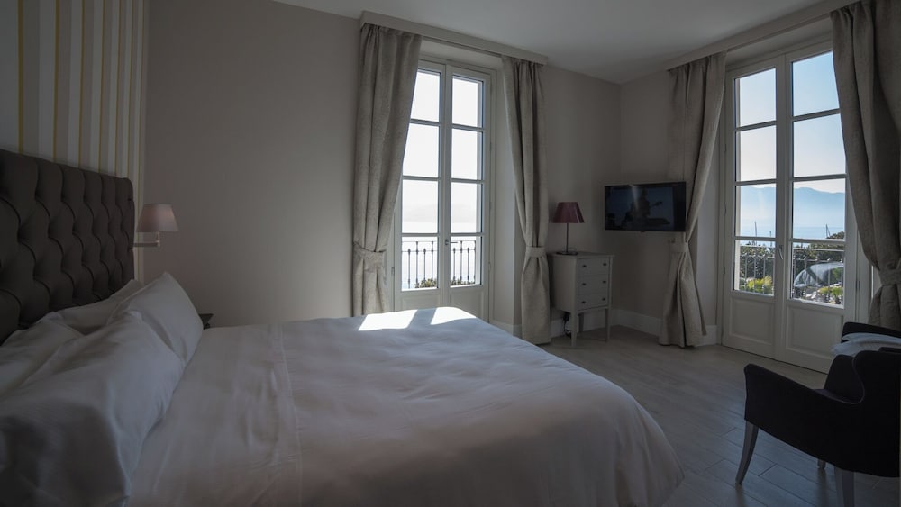 Deluxe Room, Lake View