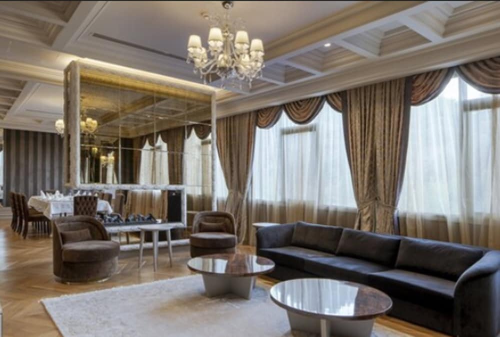 Royal Residence - Photo 5