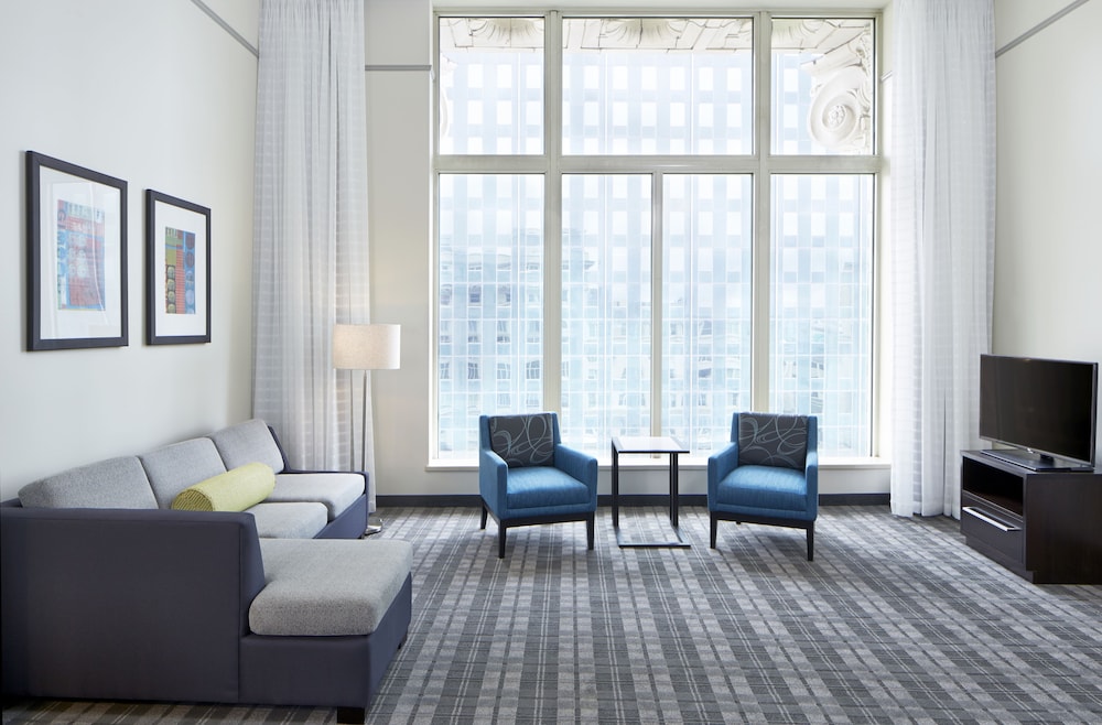 Suite, 1 Bedroom - Photo 2