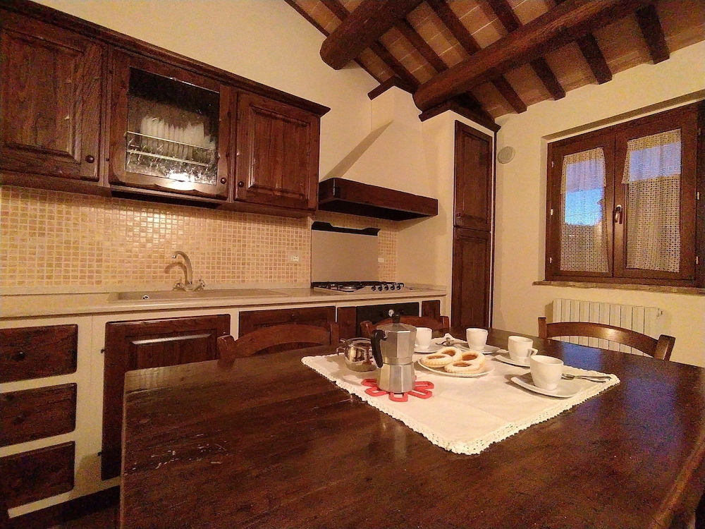 Apartment, 2 Bedrooms, Fireplace, Courtyard View (Regina) photo 2