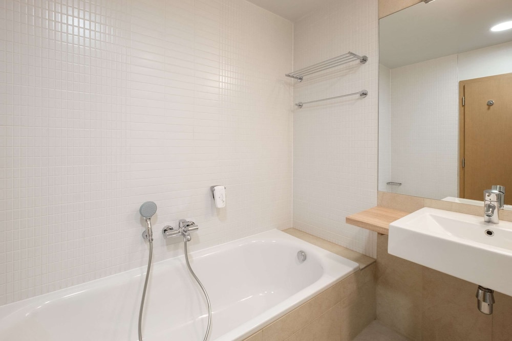 Suite, 1 King Bed, Non Smoking - Photo 8