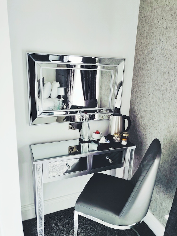 Deluxe Twin Room, Ensuite photo 3