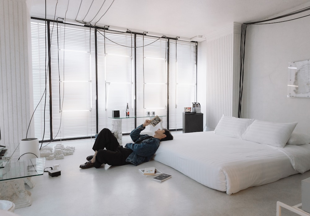 Artist Signature Room By Jitsing photo 3