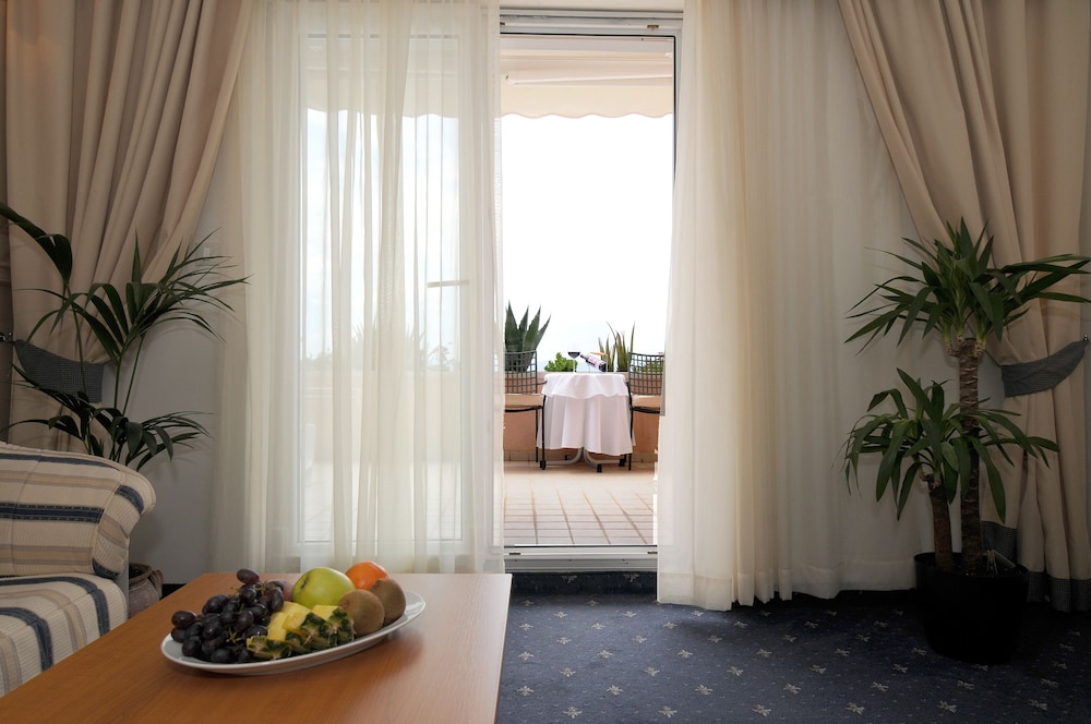 Junior Suite, Balcony, Sea View - Photo 9