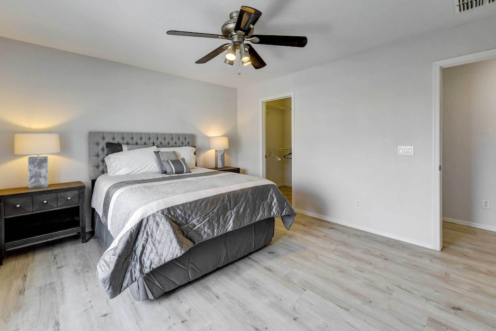 House (6 Bedrooms) photo 2