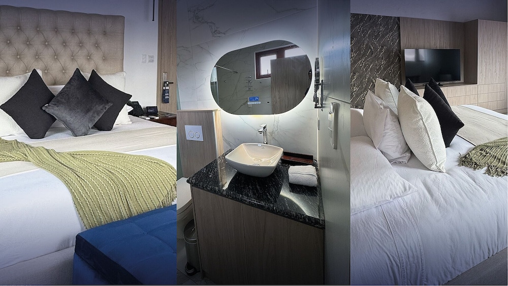 Deluxe Room, 1 King Bed, Courtyard View photo 2