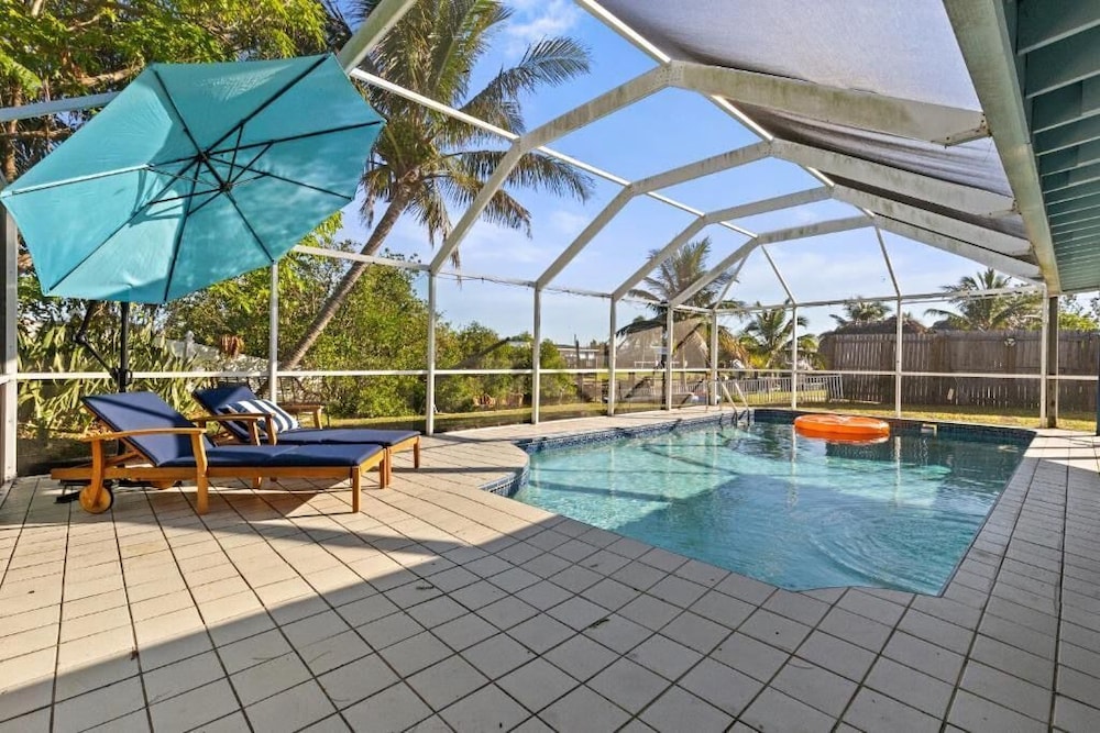 Heated Pool Games Waterfront Home Near Town, Photo 10