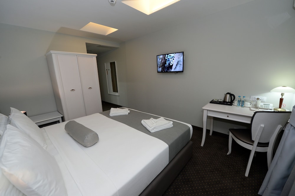 Standard Double or Twin Room photo 1