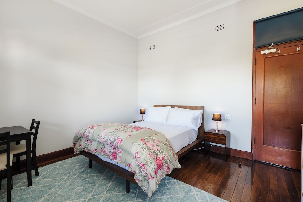 Double Room, 1 Queen Bed photo 1