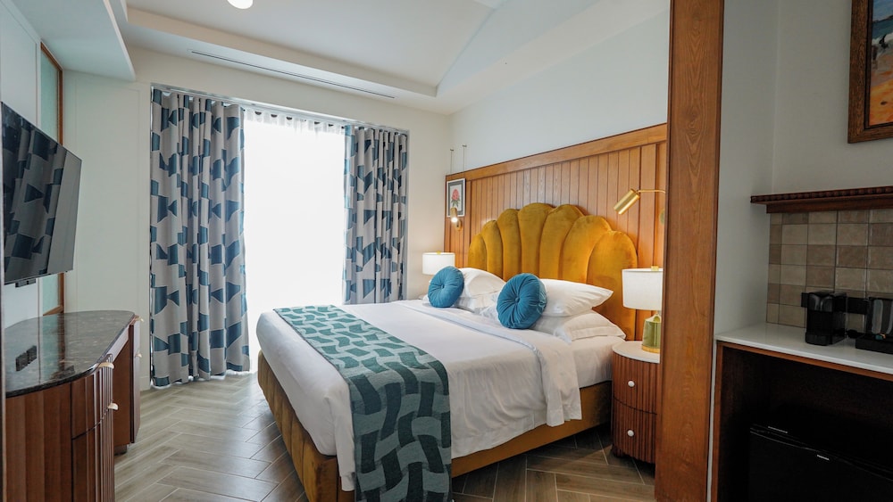 Family Lagoon Villa (Free Drop-off Airport Transfer) - Photo 4