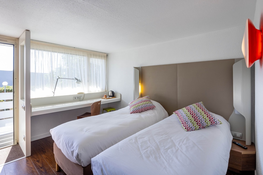 Standard Twin Room - Photo 1