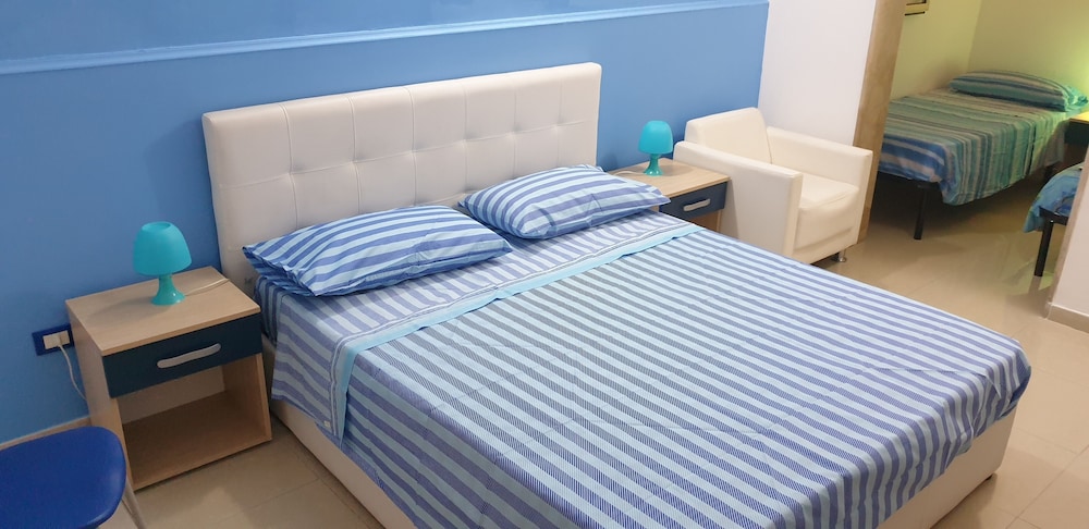 Standard Double Room (Blu) photo 1