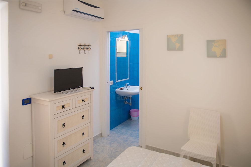 Double Room - Photo 2