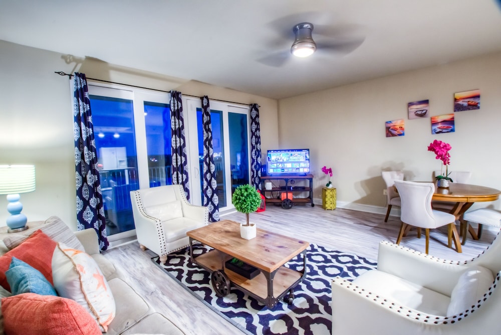 Condo, 1 Bedroom, Balcony, Lake View (1035)