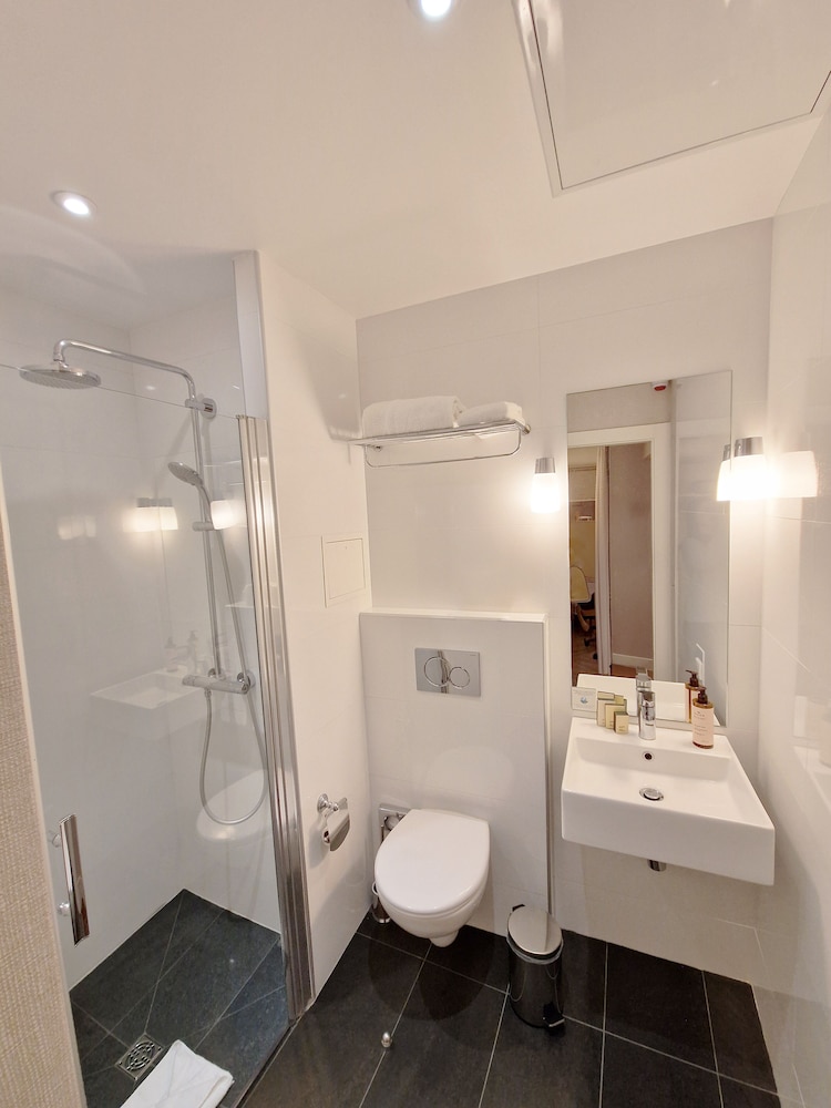 Business Room photo 2