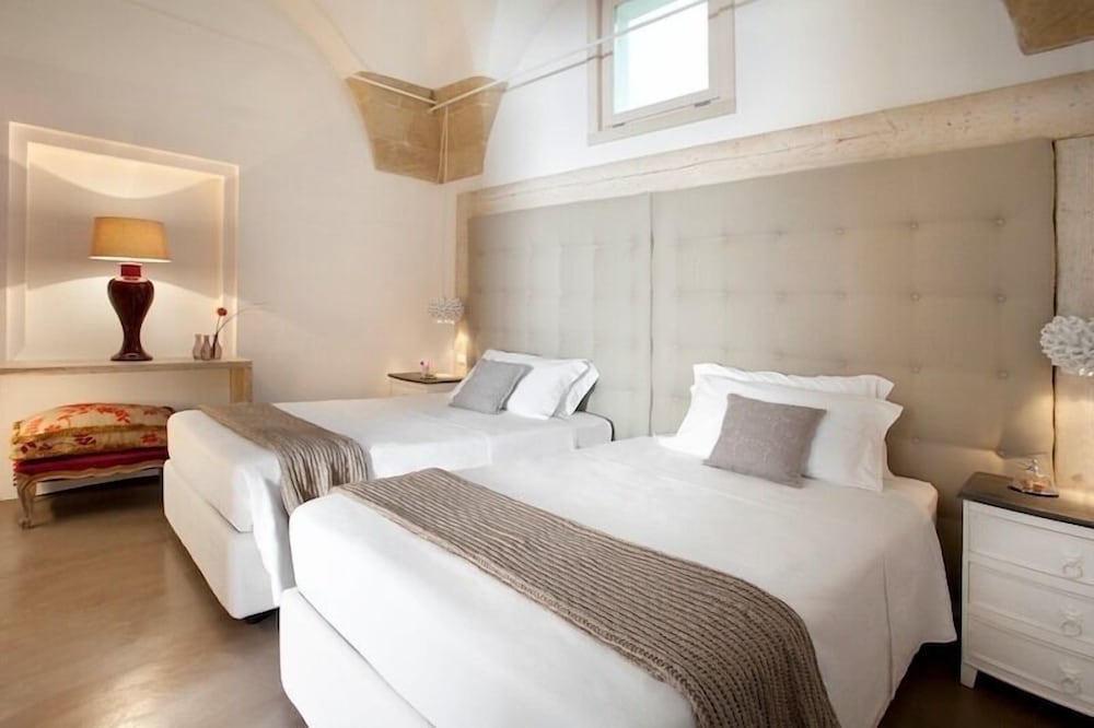 Deluxe Double or Twin Room photo 3