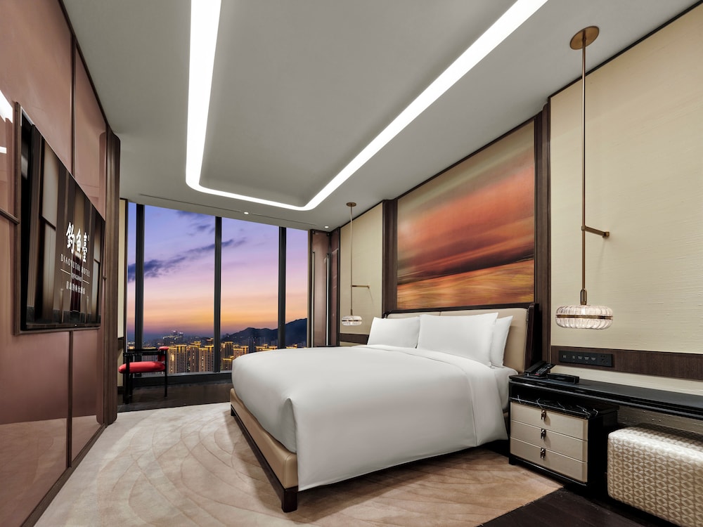 Suite, 1 King Bed (Diplomatic) photo 3