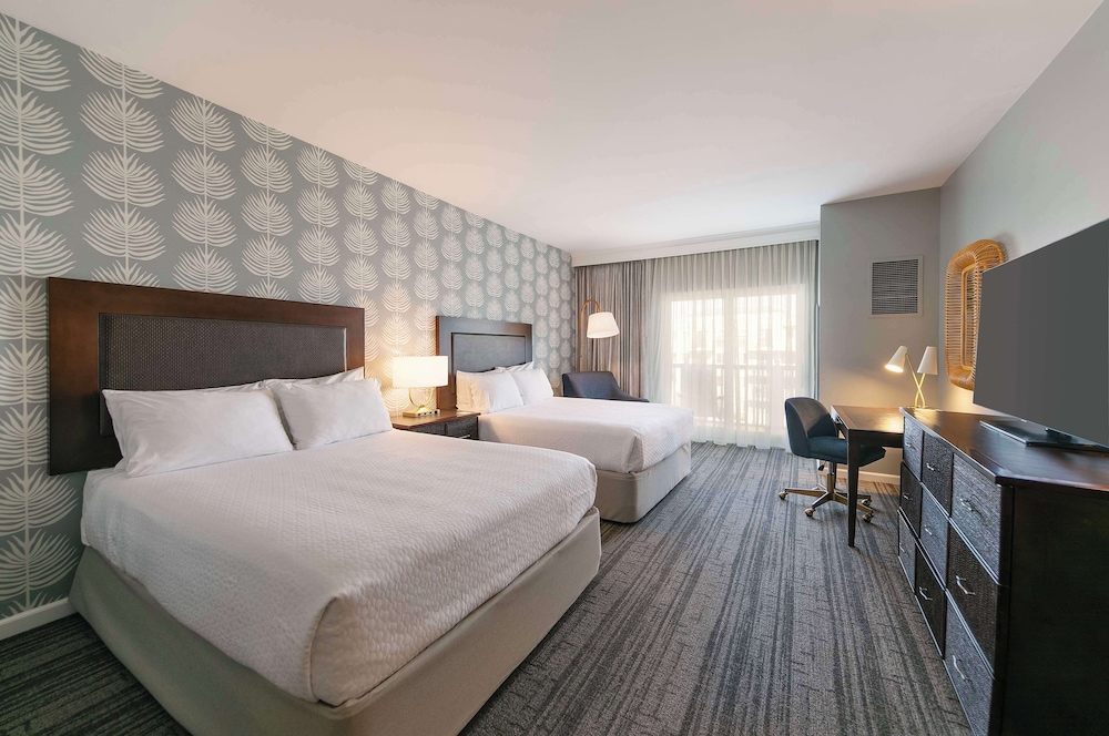 Room, 2 Queen Beds, Accessible, Bathtub (Hearing)