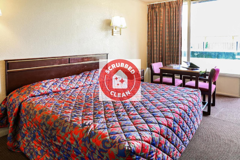 Basic Quadruple Room, 2 Double Beds - Non Smoking photo 2