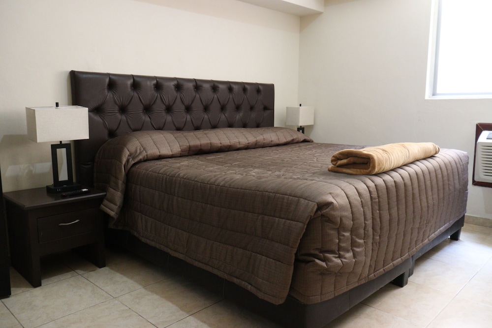 Standard Room, 1 King Bed photo 1