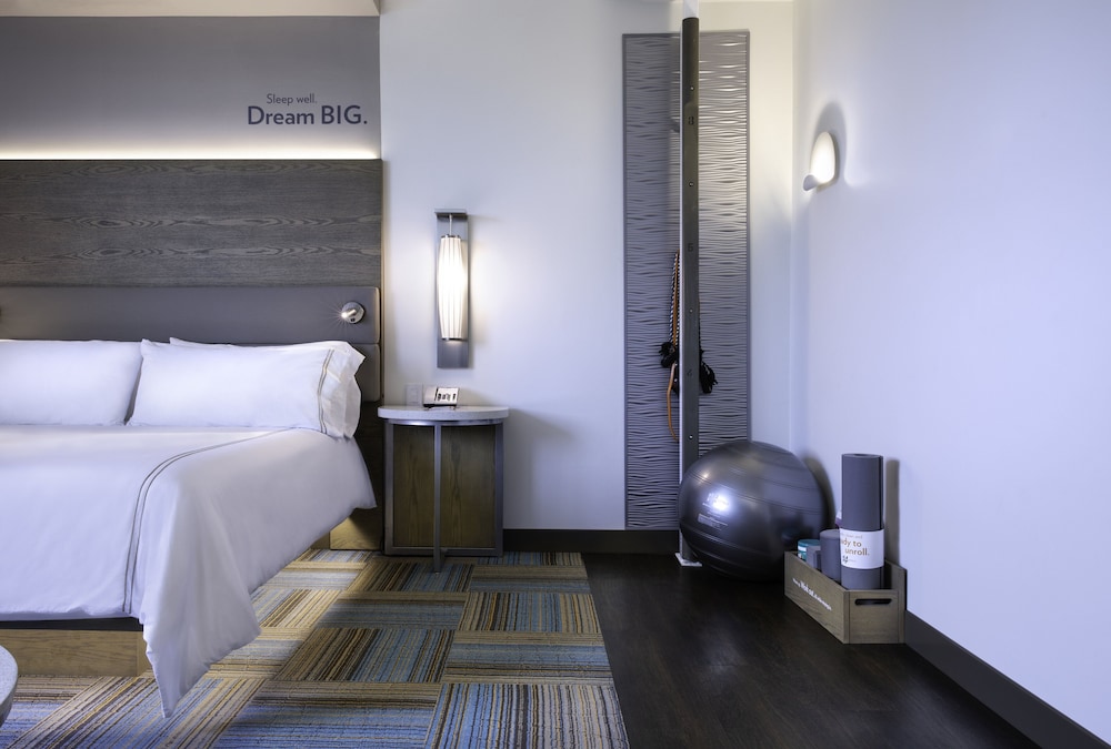 Standard Room, 1 King Bed, Lake View - Photo 5
