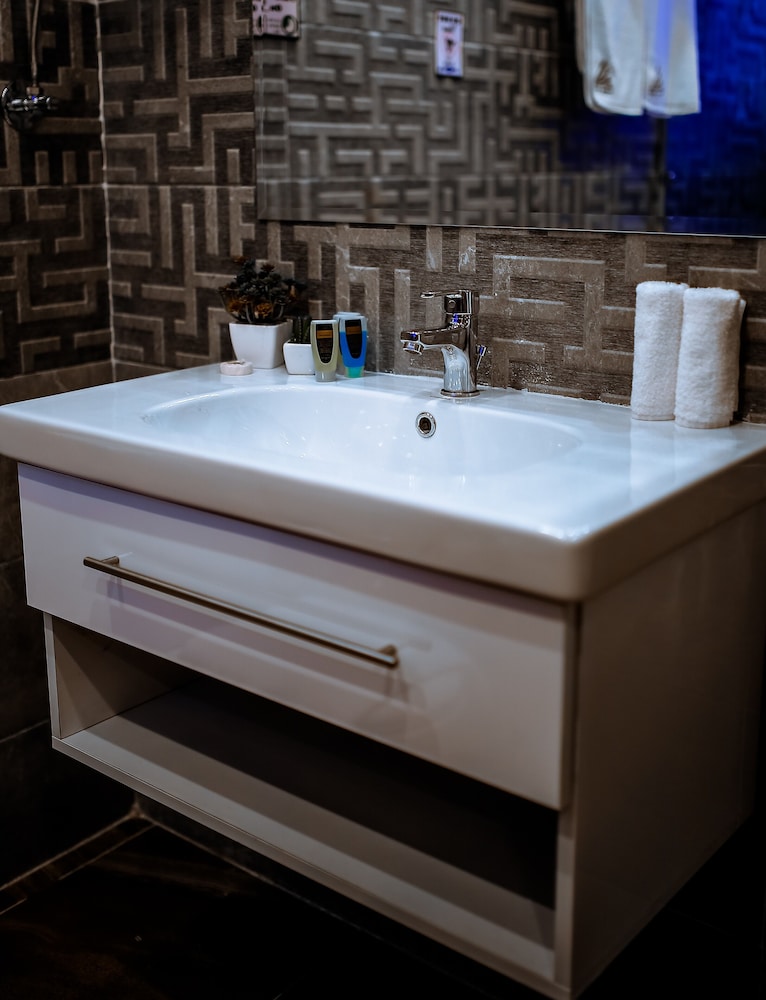 Executive Suite, Jetted Tub (Pyramids View) - Photo 13