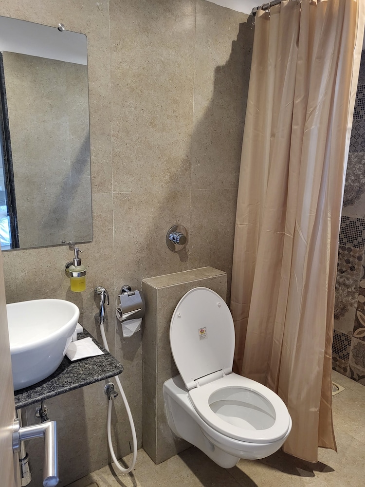 Deluxe Suite, 2 Bedrooms, Smoking, City View photo 3