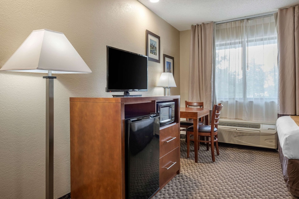 Room, 2 Queen Beds, Accessible, Non Smoking - Photo 1