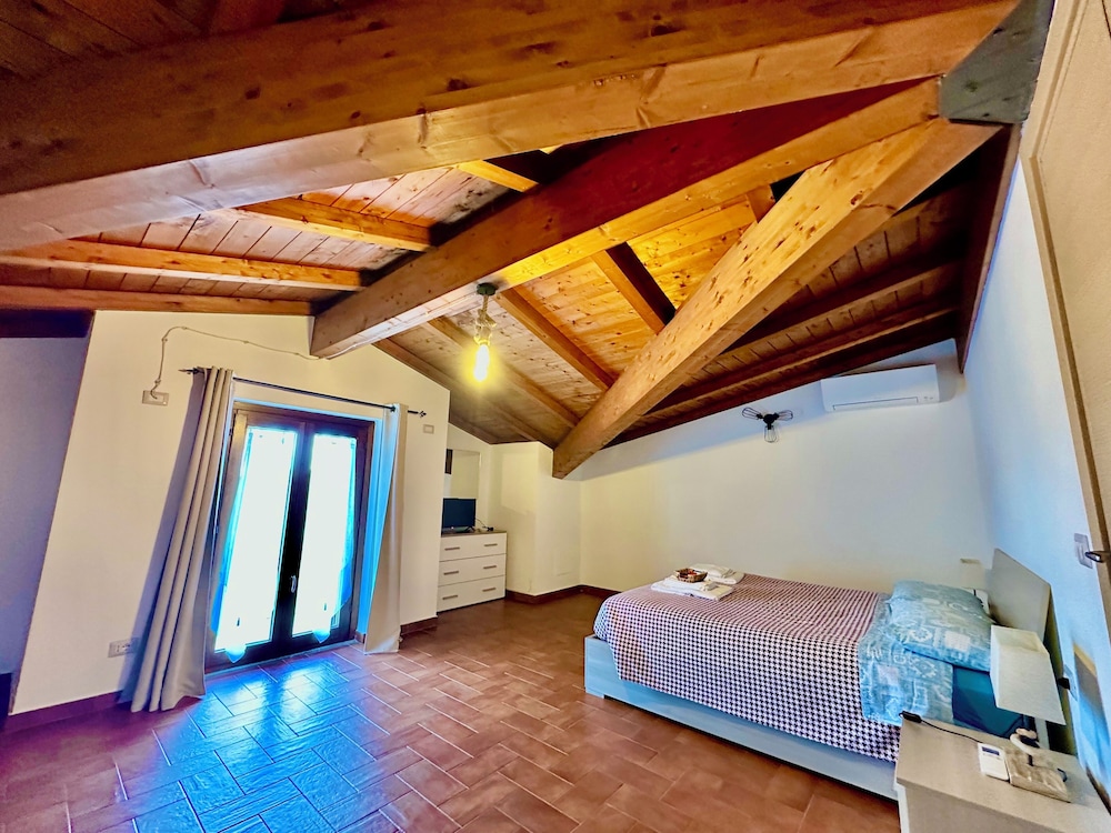 Premium Double Room, 1 King Bed photo 2