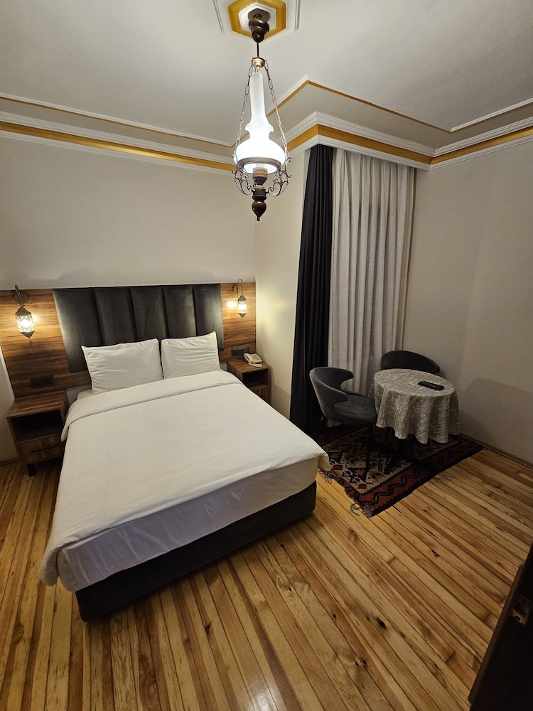 Economy Double Room (No Window) photo 1