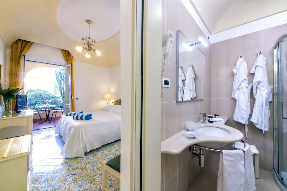 Classic Double Room - Photo 7