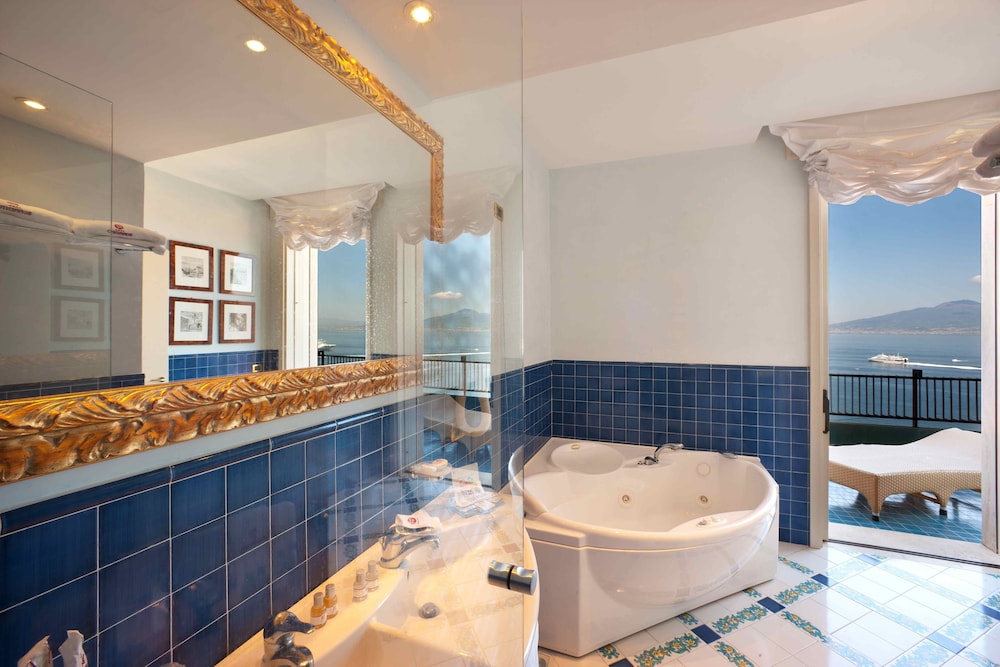 Suite, Balcony, Sea View - Photo 7