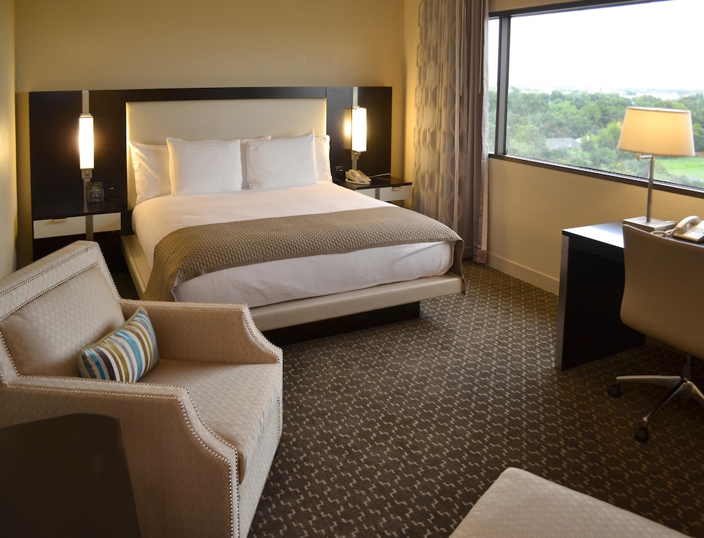 King Alcove Suite photo 3