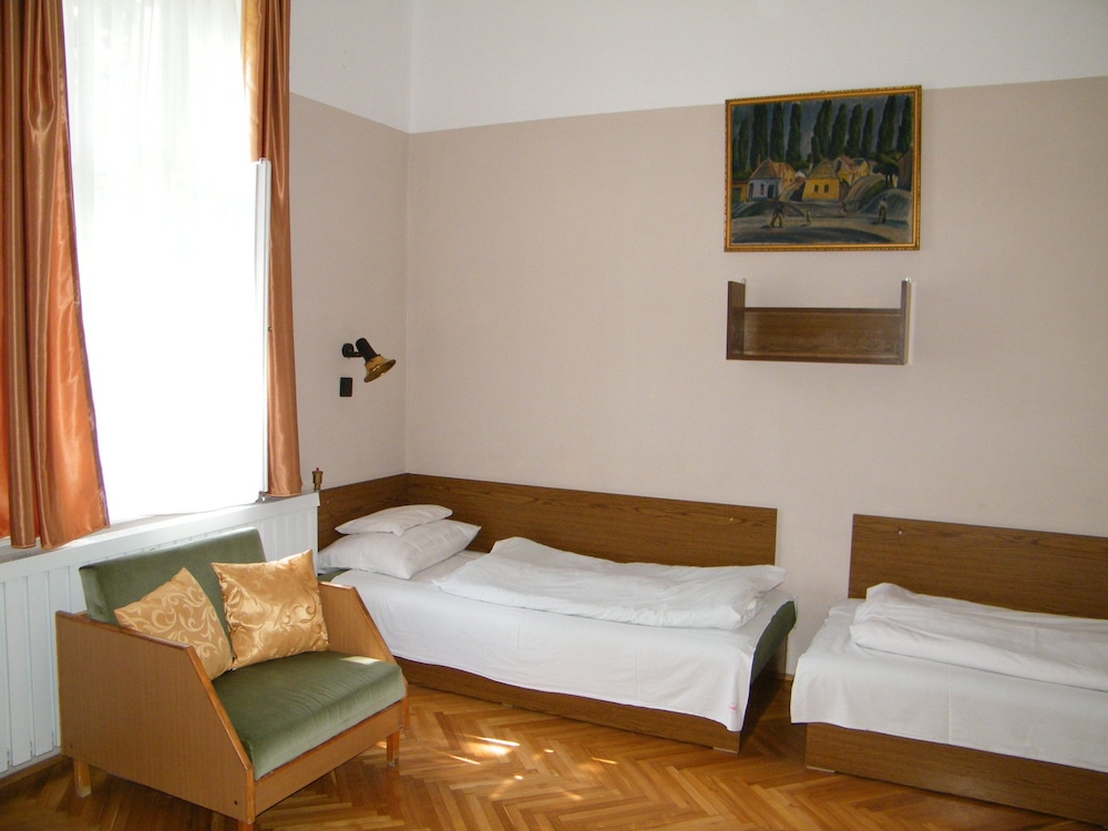 Standard Triple Room, 3 Twin Beds photo 1