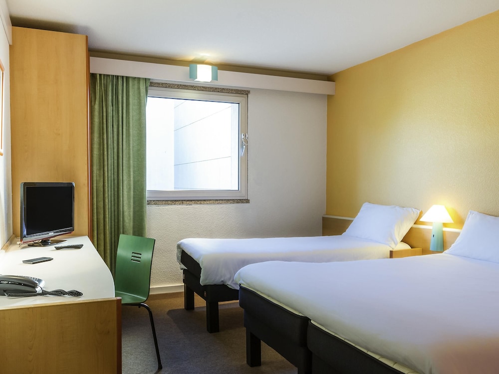 Room, Multiple Beds, Non Smoking - Photo 1