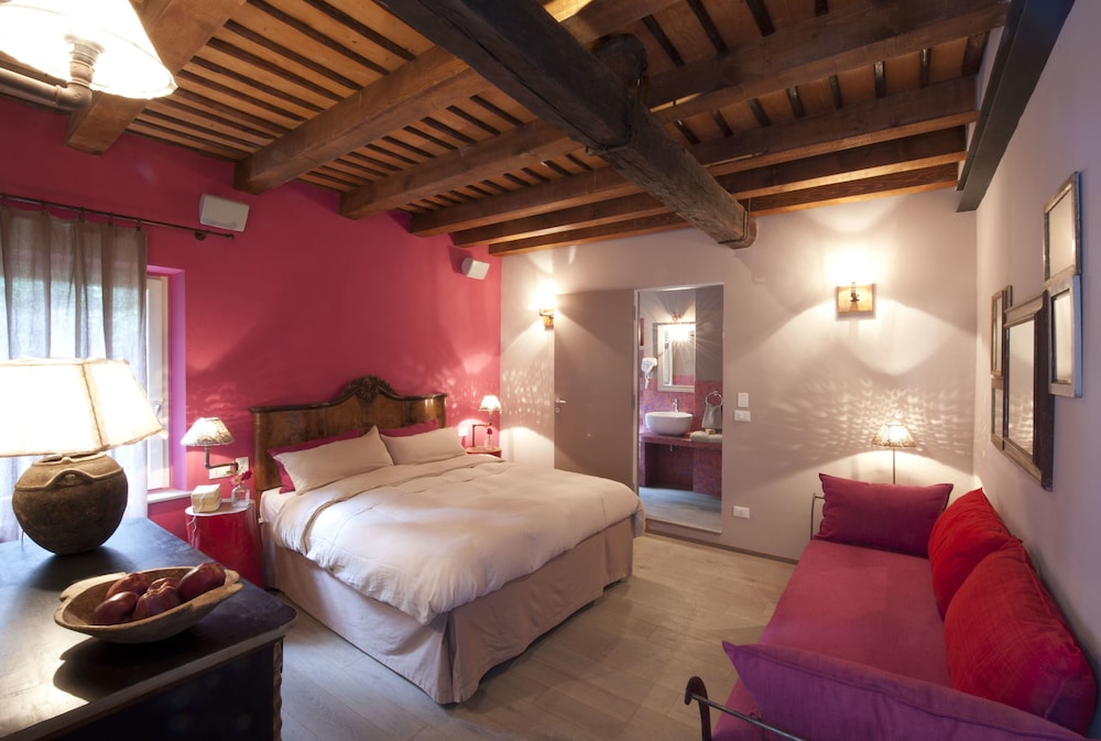Suite (Rossa with Steam Room)