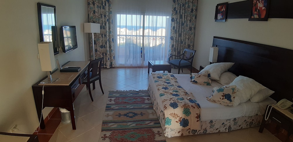 Superior Room, Sea View - Photo 2