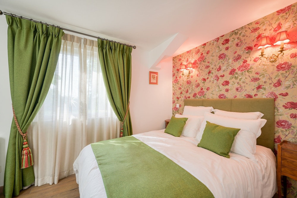 Family House - Photo 14