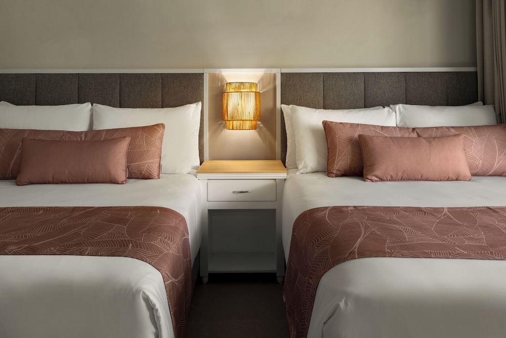 Suite, 2 Bedrooms (club, Tropical Or Partial Ocean View)