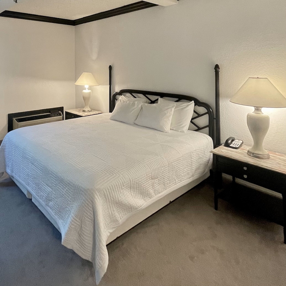 Room, 1 King Bed, Non Smoking (Golf View) photo 2