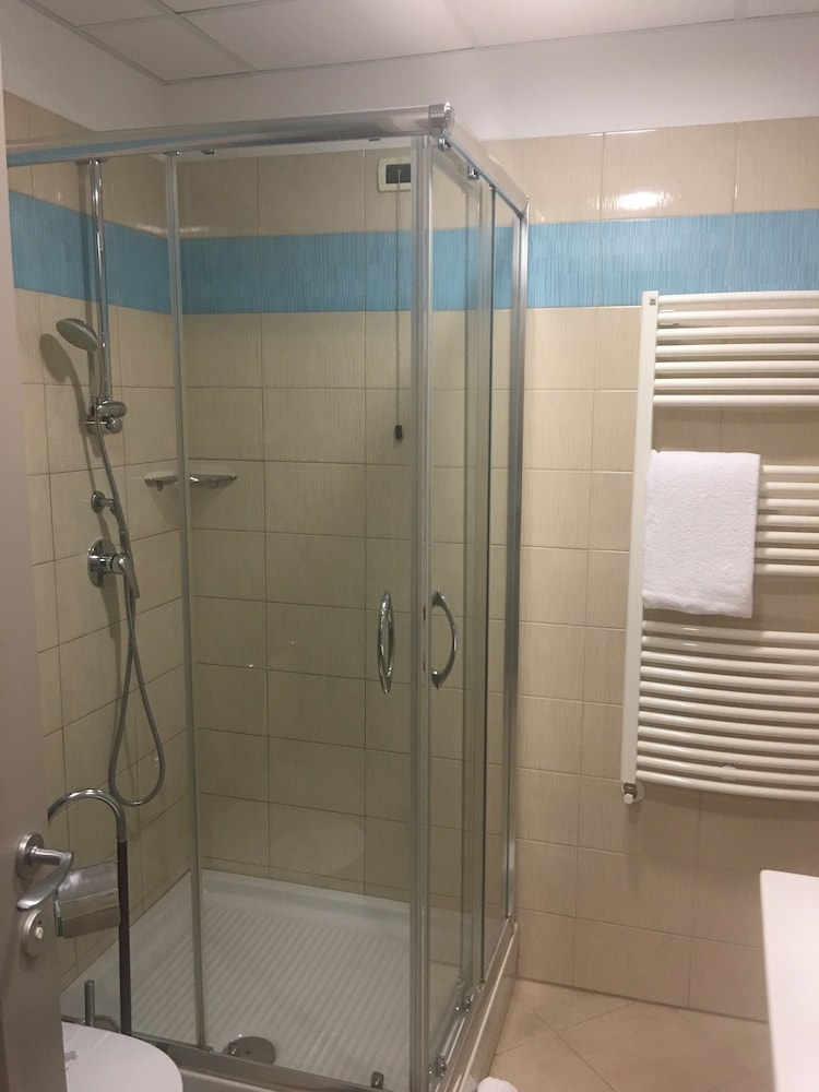 Standard Room, 1 Queen Bed, Accessible, Sea View photo 2