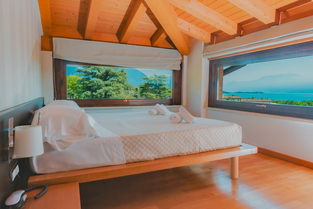 Panoramic Room
